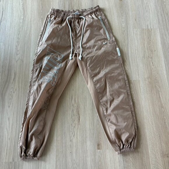 Nike Standard Issue Therma Fit Loose Fit Brown Trousers Mens Sz Medium - Picture 1 of 9